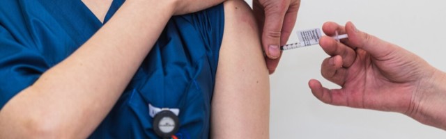 Asjatundjad: ärme esialgu 70+ vanuses inimestele AstraZeneca koroonavaktsiini paku