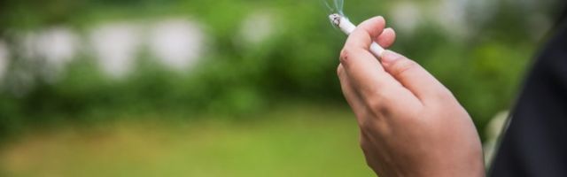 Naine küsib nõu: kuidas olla toeks inimesele, kes pidevalt lubab oma sõltuvusest loobuda, aga seda kunagi ei tee?