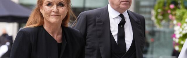 Andrew ja Sarah elavad viimaseid päevi Royal Lodge’is. Paar kolib lahku, kuid jääb laste ja lastelaste pärast suhtlema 