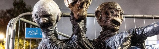 FOTOD | Tallinna Lauluväljakul laiub suur Halloween’i park. Korraldaja_ tüdrukud kirjutavad kostüümides poistele armastuskirju