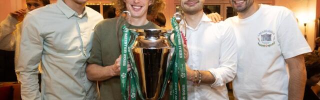 DELFI FOTOD | Värske jalgpallitšempion FC Flora tähistas võitu Telliskivis