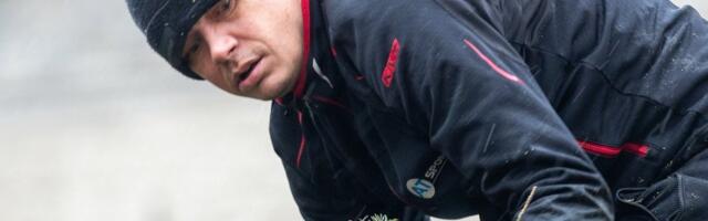 FOTOD | Mees mitme ametiga! Vastuoluline räppar Beebilõust aitas Raekoja platsile jõulukuuske püstitada