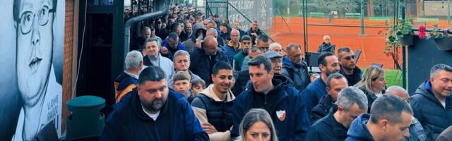 Neverovatne scene ispred stadiona pred meč Železničar - Zvezda: Ovako nešto nije viđeno u Pančevu!