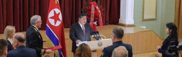 Kim Jong-un külastas Vene võidupüha puhul Venemaa Pyongyangi saatkonda
