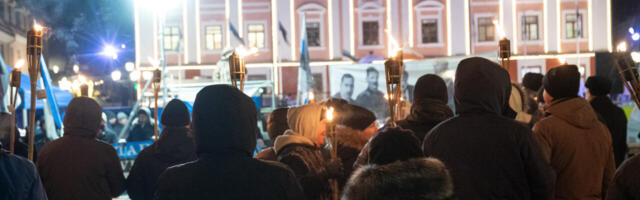 VAATA TÖISMAHUS: Tartu rahulepingu aastapäevale pühendatud tõrvikurongkäik ja kõnekoosolek