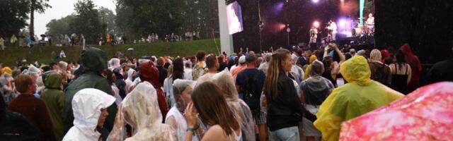 FOTOD | Viljandi folk jäi paduvihma kätte, osad alad suleti_ istuv rahvas lahkus suurema sajuga