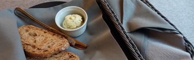 Paide Keskväljaku kohvik pakkus avapäeval siivutu taustaga pastarooga