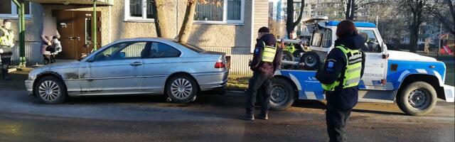 Tallinnas on tänavu teisaldatud üle 400 mahajäetud sõiduki, menetluses veel sadu autosid