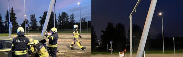 PILDID: auto sõitis Tartus vastu posti