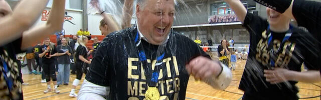 Tatrik kallati tähistuseks veega üle: nende plikadega on äge!