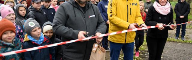 FOTOD: Laupal avati spordiväljak