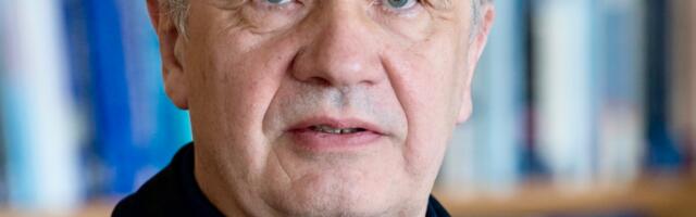 Kulno Türk pälvis TÜ Pärnu kolledži kuldmärgi