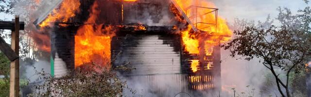 Narvas põles maja, põlengust pääses meesterahvas