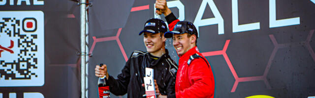 Lucas Orav ja Maiko Tamm rallikrossi RallyX poodiumil. „Uhke tunne on seista poodiumil kuuekordse maailmameistri kõrval.“