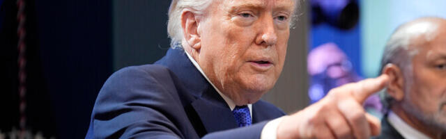 Trump kehtestas kõikide riikide impordile 15-protsendilised tollimaksud