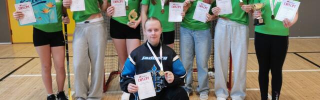 Oru poisid ja tüdrukud on koolinoorte saalihokimeistrid