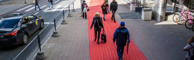 „Ajab lausa nutma.” Eksperdid peavad Tallinna „kiireid” rattateid käpardlikeks ja eluohtlikeks