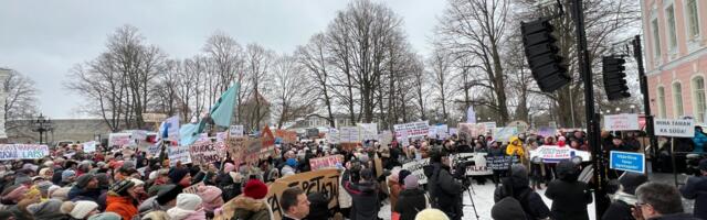 Õpetajad alustasid streiki ja kogunesid Toompeale meelt avaldama