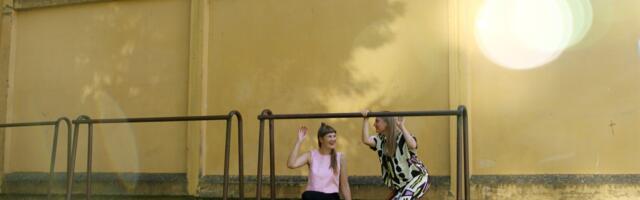 Pealelend – Marie Valgre ja Kadri Lind – linnafestivali „Uit“ korraldajad ja kuraatorid 