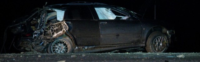 Reporter: Põlvamaal Maaritsa külas lõppes nelja noore inimese teekond raske avariiga.