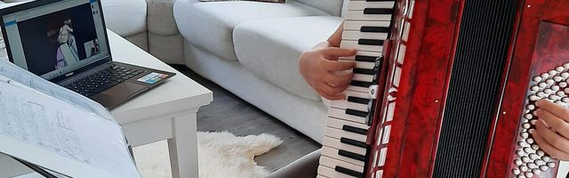 Õpe jät­kub eriolukorra ajal ka muu­si­ka­koo­li­del