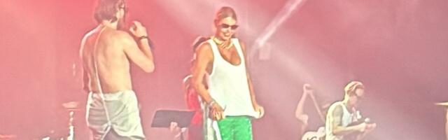 VIDEO | „Tõmba, tõmba!“ Anu Saagim rebis Õllesummeril särgi seljast ja paljastas oma rinnad