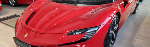 Eestisse telliti Ferrari SF90, mis peaks olema kõige võimsam siia uuena ostetud auto