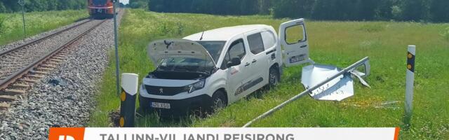 Türi vallas põrkas reisirong kokku autoga
