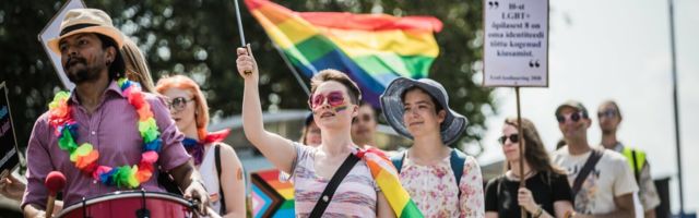 „Vihkamine ja vägivald ei ole väärtused.” LGBT+ kogukond marssis läbi Tallinna tänavate