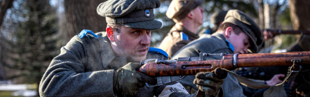 GALERII: Sõjamuuseumi hoovil toimus taaslavastuslahing