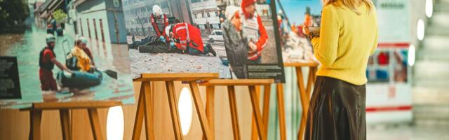 Riigikogus avatakse fotonäitus Ukraina Punase Risti tööst sõja ajal