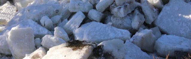 Reporter: Haeska külas tõi tormituul talu juurde suured rüsijäävallid