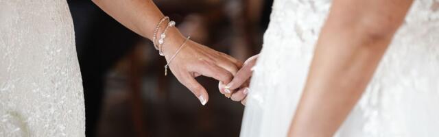 IGAVESEKS AJALUKKU ⟩ Briti kuninglikus perekonnas sõlmiti esimene abielu kahe naise vahel