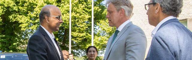 Sin­ga­pu­ri pre­si­dent Keh­ra te­ha­ses