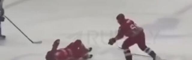 VIDEO | Hall vakatas_ Lukašenka niideti jäähokimängus jalust maha