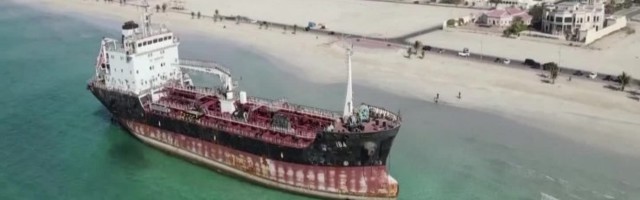 VIDEO | Aastaid näljas ja palgata: meremehed on rannikust meetrite kaugusel, kuid laeval lõksus