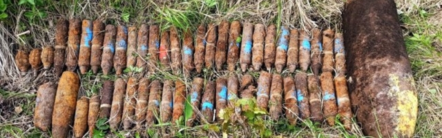 FOTO | Auvere külast leiti 49 mürsku ja kolm käsigranaati