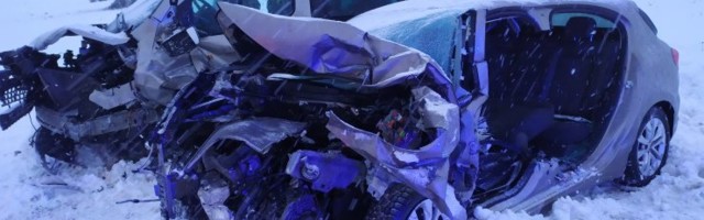 FOTOD | Tallinna-Narva maanteel hukkus kahe auto kokkupõrkes inimene