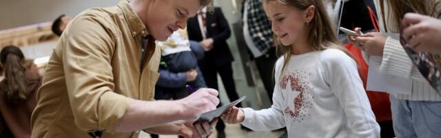 GALERII | LAUSA JÄRJEKORD! Seriaali „Papsid“ näitlejad kohtusid oma arvukate fännidega