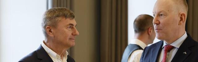 FOTOD | Andrus Ansip esitles raamatut „Lastelastele“