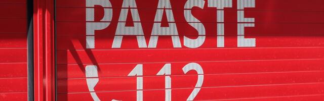 Põhja-Tallinnas Sitsi tänaval põleb puidust kortermaja