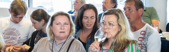 FOTOD | Saal tuli rahvast täis! Vaata, kes nautisid Kuressaare kitarrinädalal Jaan Tätte kontserti