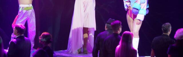 PromFesti karakterid astuvad lavalt galeriisse