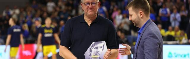 Heino Enden pärjati tuhandete korvpallifännide ees Eesti Spordi Kuulsuste Halli autahvliga 