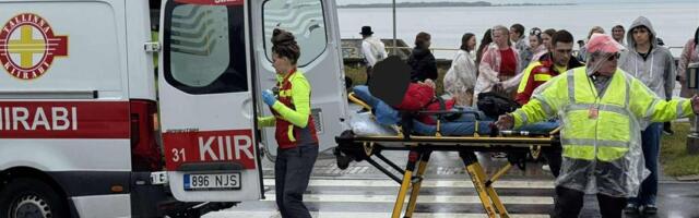 FOTOD | Lauluväljaku lähedal sõitis buss otsa 69-aastasele naisele