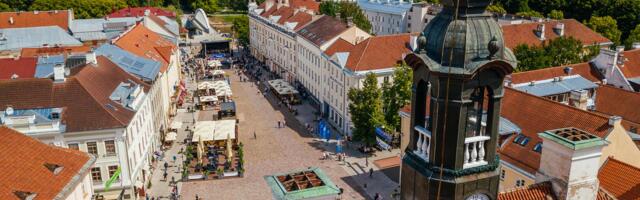 Tartu raekoja kelladel kõlab reedeti suvine erikontsert