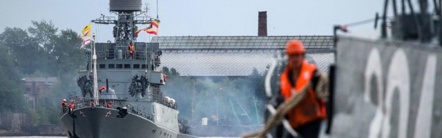 Kaks Vene sõjalaeva rikkus Rootsi merepiiri, üks põrkas kaubalaevaga kokku