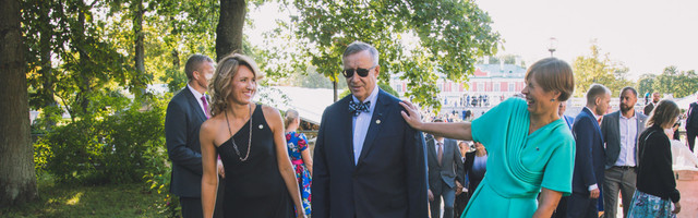 FOTOD: PRESIDENT tegi roosiaia vastuvõtuks üllatava valiku