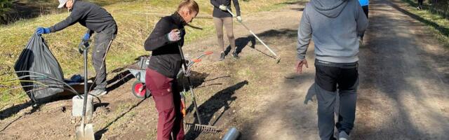 Kogukond pani seljad kokku ja ehitas valgustatud kodutee