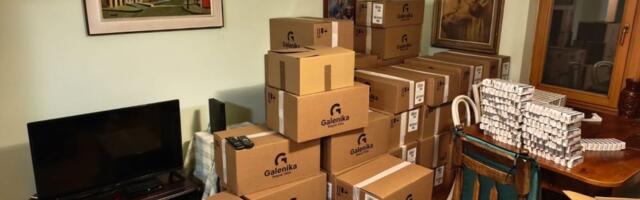 Policija ga zatekla dok je prepakivao drogu! Uhapšen muškarac u Sremskoj Mitrovici, zaplenjeno 450.000 tableta